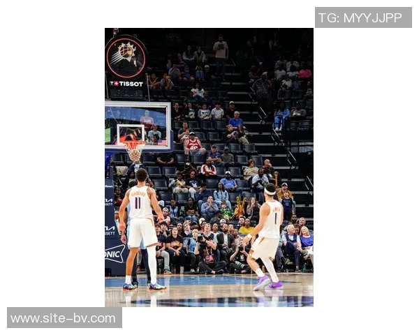 布克半场表现抢眼助力球队进攻贡献9分5板2助正负值全队最高